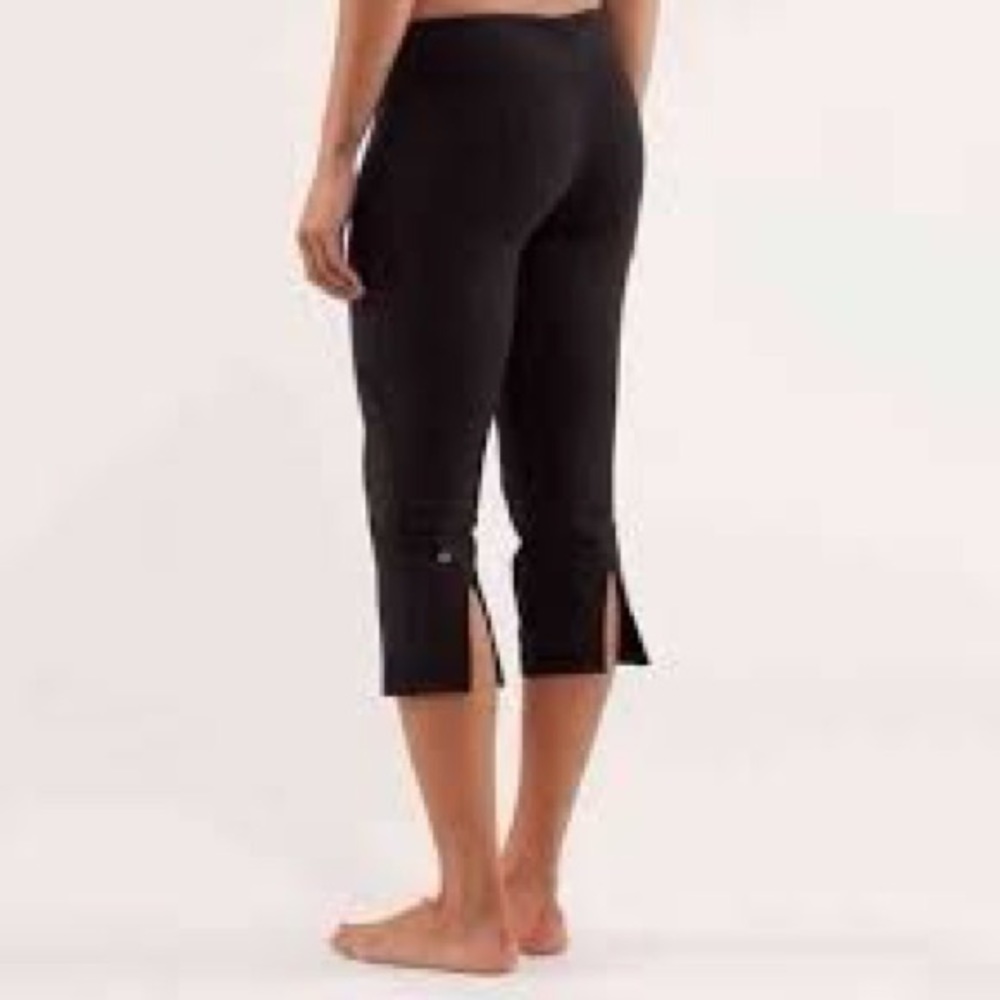 Black Lululemon cropped leggings